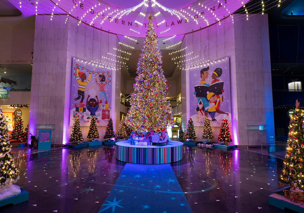 CELEBRATE THE HOLIDAY SEASON AT BEVERLY CENTER!