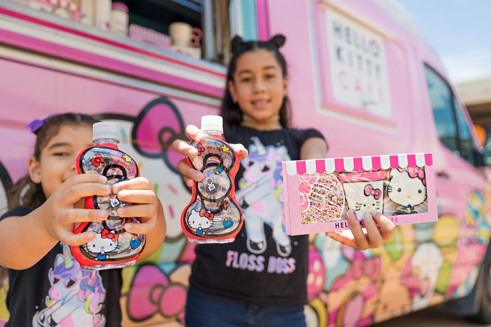 The Hello Kitty Café Food Truck Will Be In Chicagoland This Month