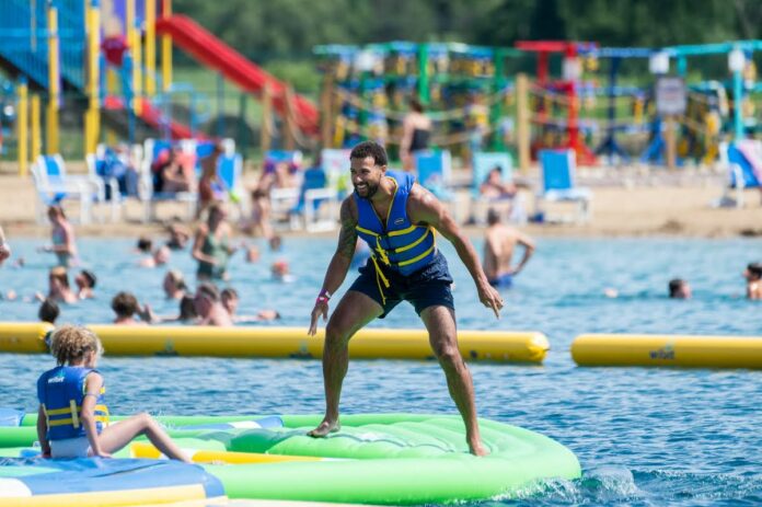 ideal-family-getaway-dad-and-daughter-on-paddleboards-in-waterpark